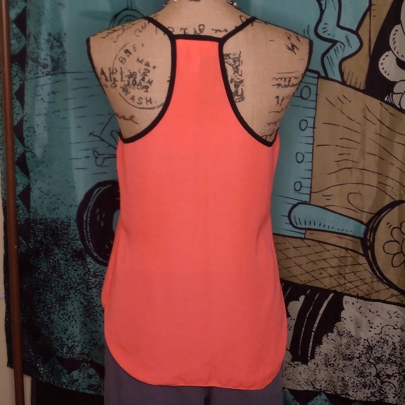 Hi Low Racerback Blouse - Picture 4 of 6